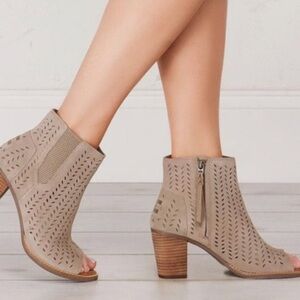 Toms Light Grayish‎ Majorca Perforated Leaf Peep Toe Block Heel Booties Size 9